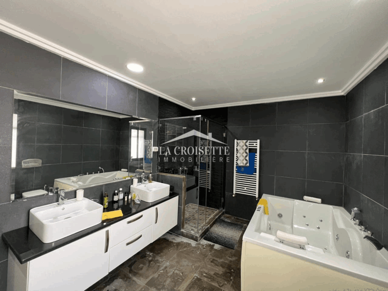 Villa avec piscine S+4 meublée aux Jardins de Carthage